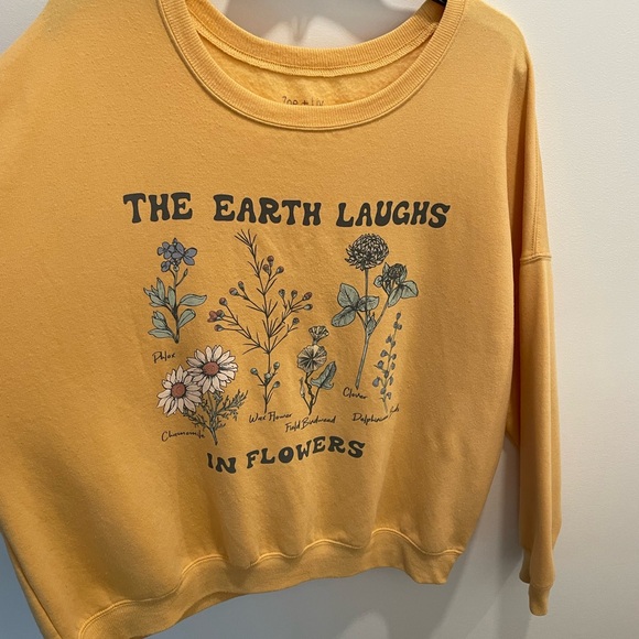 Super soft, cozy floral-themed sweatshirt - Picture 3 of 6